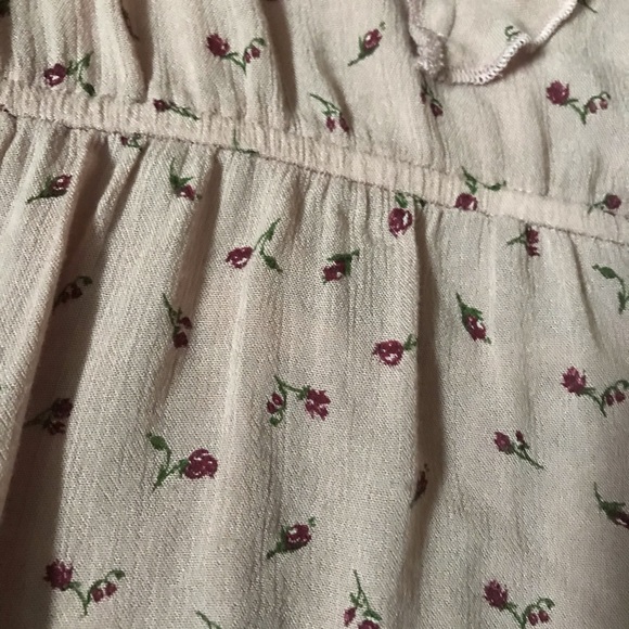 American Eagle Rose Ruffle V-Neck Top - Picture 3 of 5